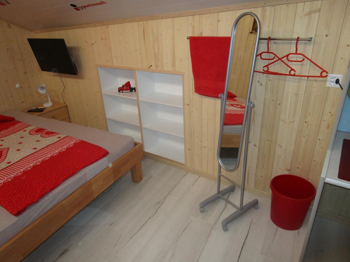 Postman8 - Bed And Breakfast Stalden Luaran gambar